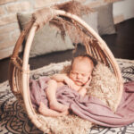 Baby schlafend in einer Wiege