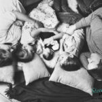 inniges Familienfoto im Fotostudio