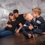 Babybauchfoto mit Familie