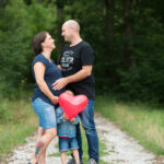 Familienfoto mit Babybauch